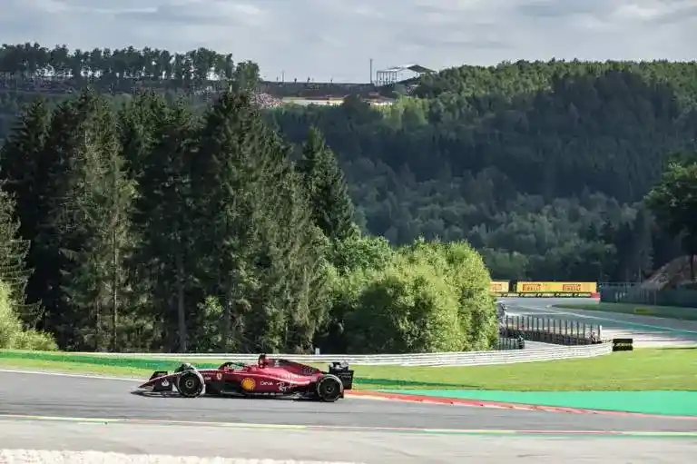 Ferrari-auto op Spa Francorchamps