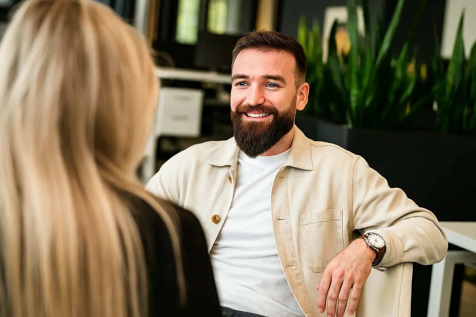 Man met ducktail baard