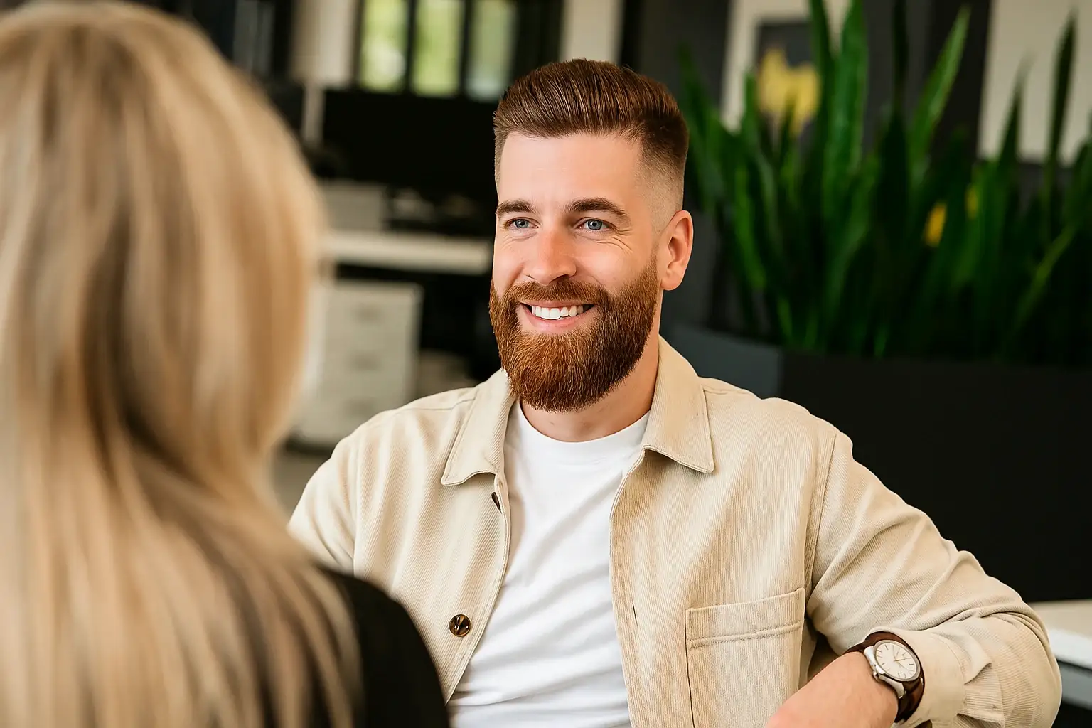 Man met lange baard met overloop