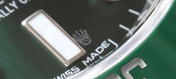 Close up laserkroongravure rolex