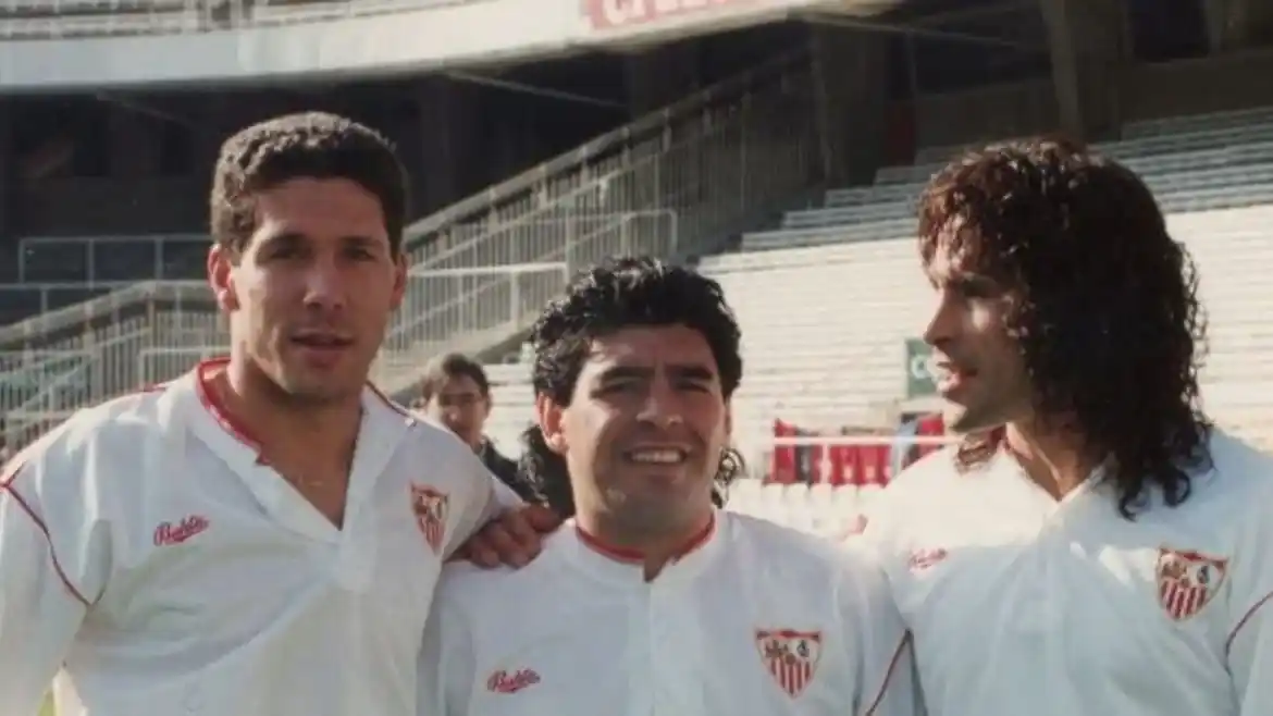 Maradona met teamgenoten