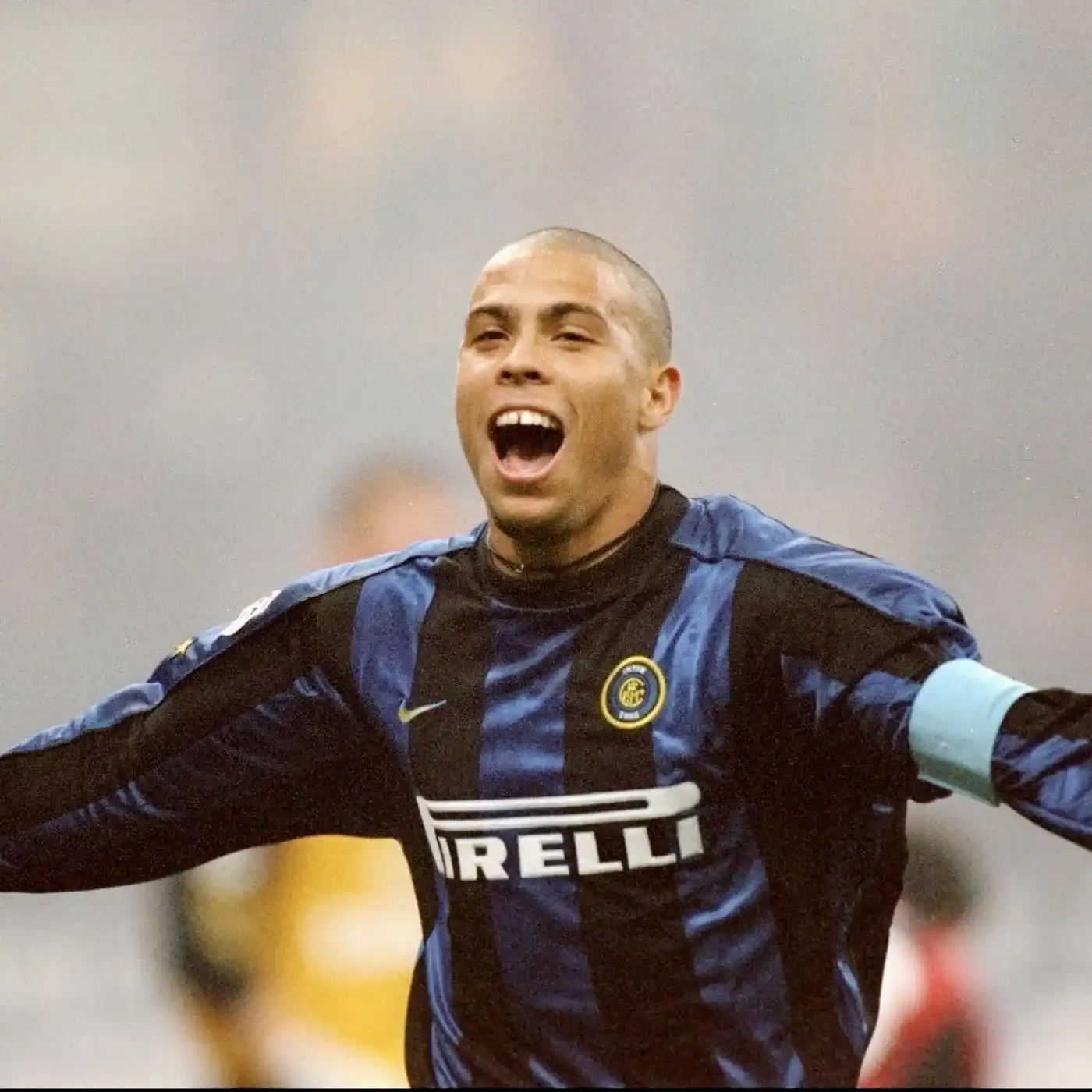 Ronaldo Nazario in Inter shirt